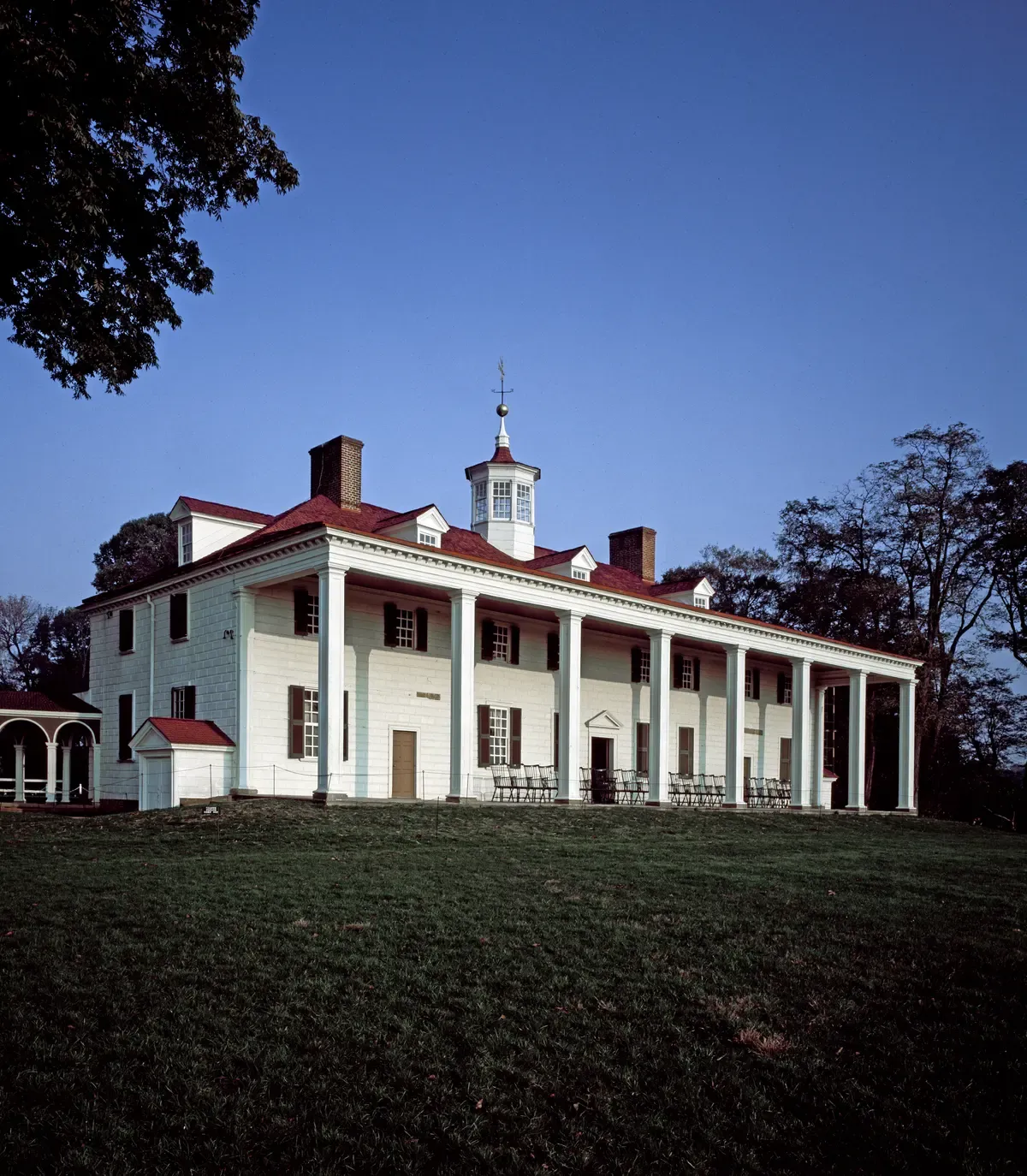George Washington's Mount Vernon mansion above its lawn, the destination on a Washington DC tour for seniors